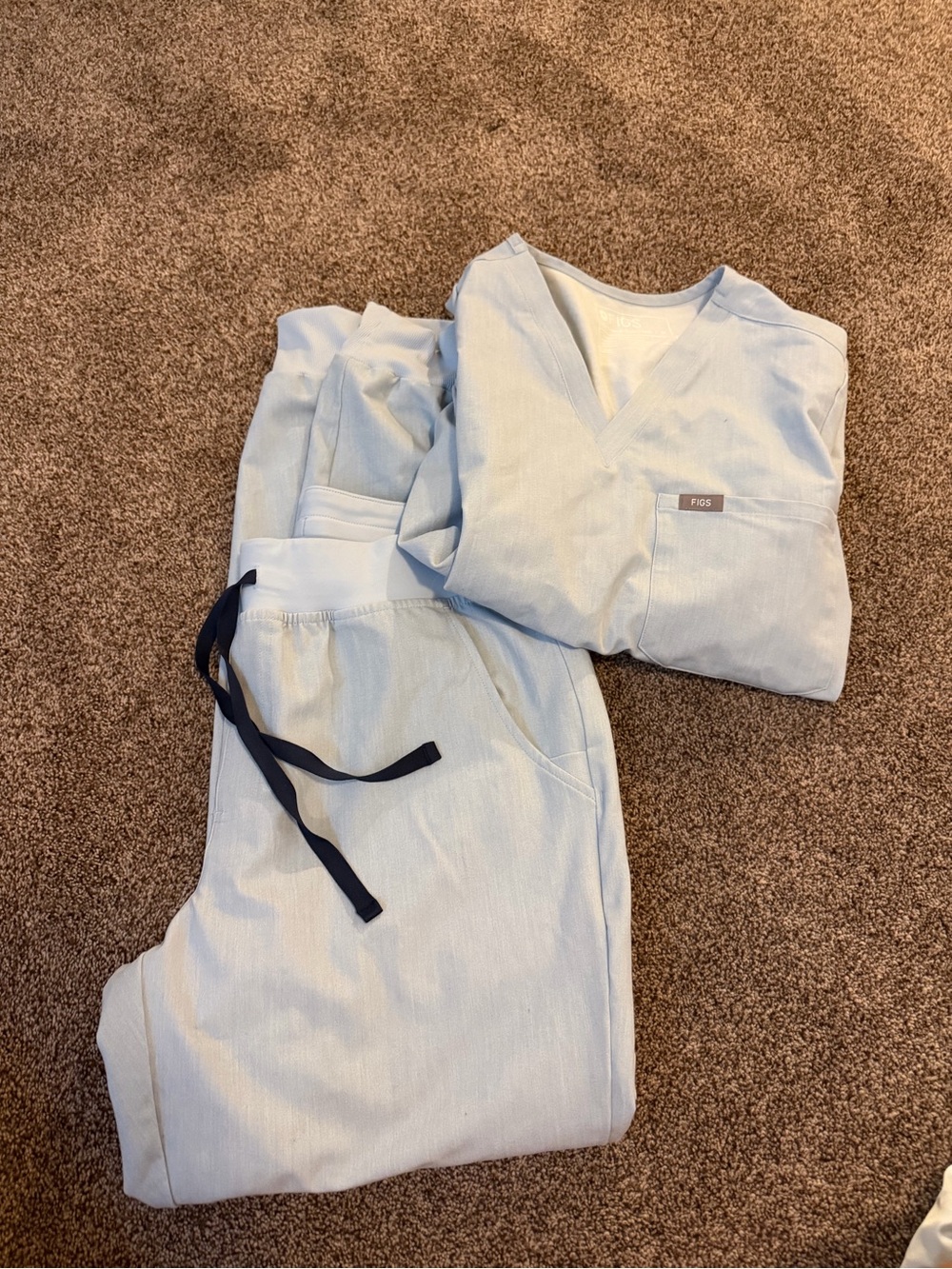 Figs Light Blue Women’s Set with Navy Drawstring